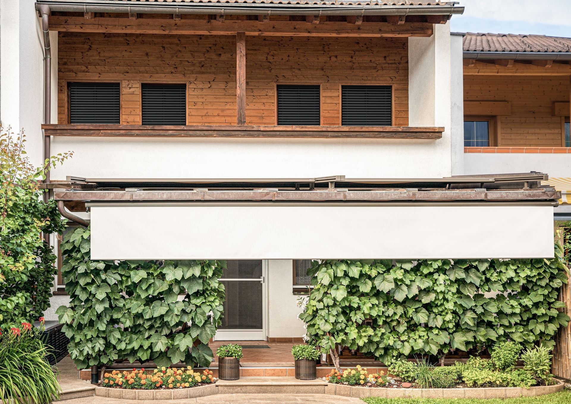 Offene Markise AREIA – Beispiel an einer Fassade